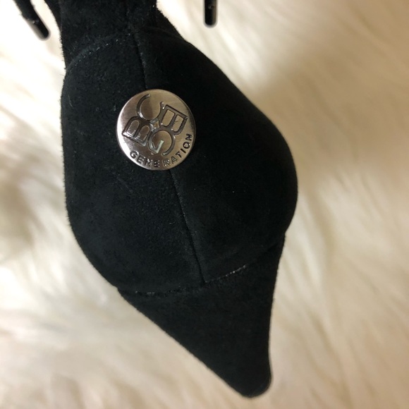 BCBG PLATFORM BOOTIES SIZE 7B - Picture 4 of 6